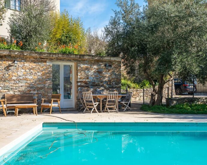 Bastia, centre-ville, maison de maître, 5 chambres, piscine, proche plage