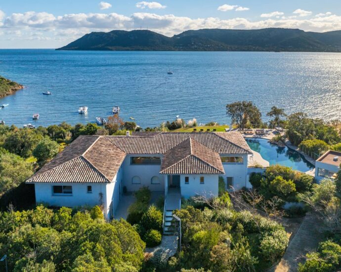 Porto-Vecchio, Marina Di Fiori, 7-Bedroom Villa, Pool, Sea View, Walking Distance to the Beach