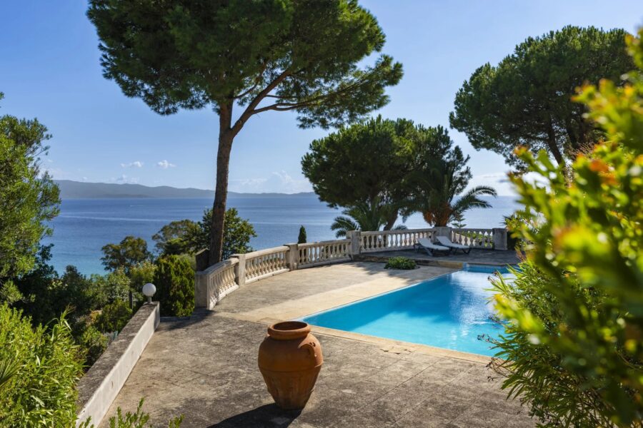 Exclusive listing, Ajaccio, 6-bedroom villa with pool, caretaker’s house, panoramic sea view, walking distance to the beach.