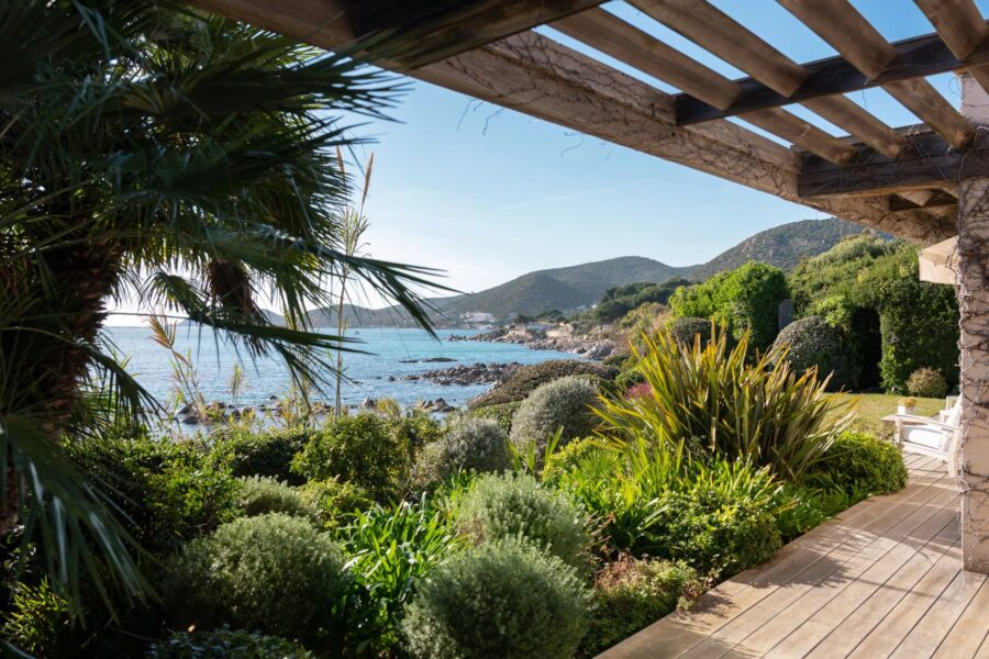 Exclusivité, Ajaccio, Route de Sanguinaires, Propriété  pied dans l&rsquo;eau, 3 chambres, vue  mer panoramique, plage à pied