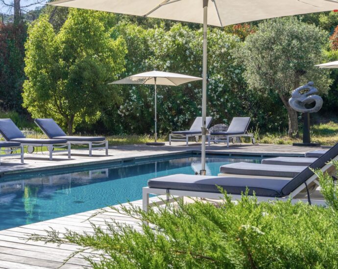 Pinarello, Contemporary 5-Bedroom Villa with Pool and Sea View, Nestled in the Heart of the Maquis