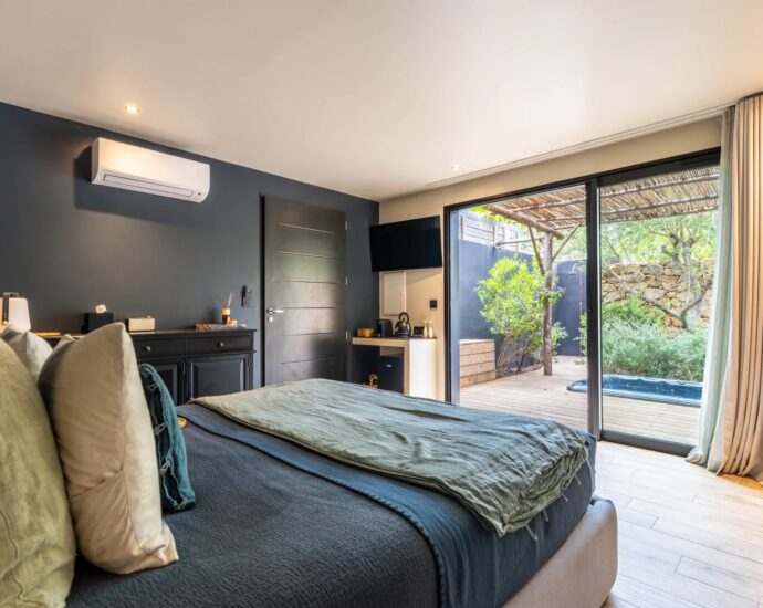 Exclusivité, Bonifacio, hôtel 4 étoiles, 10 suites privatives, piscine