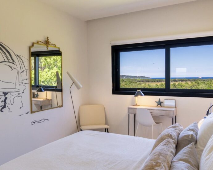 Pinarello, Contemporary 5-Bedroom Villa with Pool and Sea View, Nestled in the Heart of the Maquis