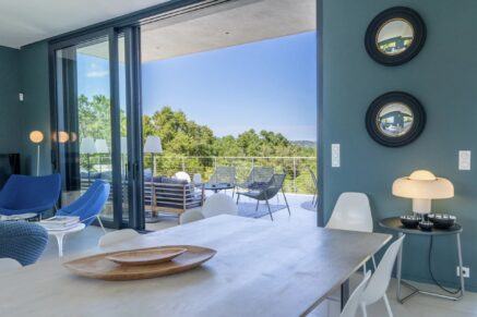 Pinarello, Contemporary 5-Bedroom Villa with Pool and Sea View, Nestled in the Heart of the Maquis