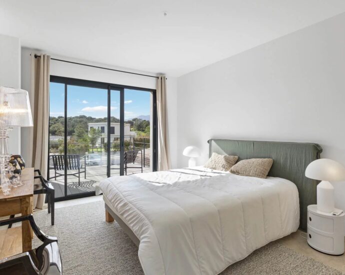 Porto-Vecchio, Arasu, Saint-Cyprien, villa d’architecte, 7 chambres, piscine, plage à pieds