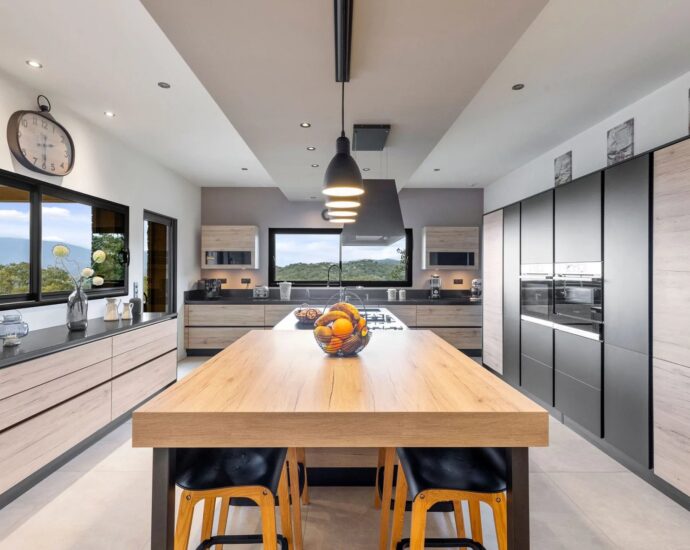 Porto-Vecchio, Contemporary villa, 4 bedrooms, swimming pool, near the beach of Santa Giulia