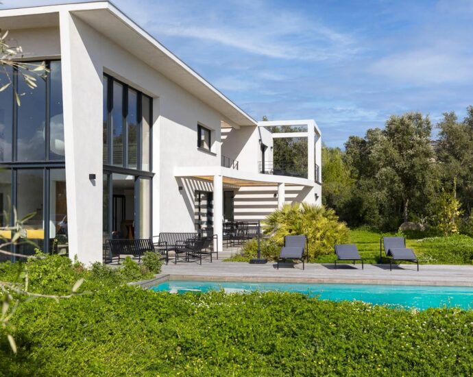 Porto-Vecchio, Arasu, Saint-Cyprien, villa d’architecte, 7 chambres, piscine, plage à pieds