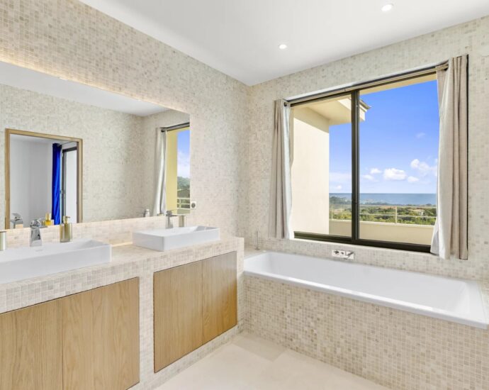 Porto-Vecchio, Palombaggia, Villa vue mer panoramique, 7 chambres, salle de sport, piscine chauffée, plage à pieds