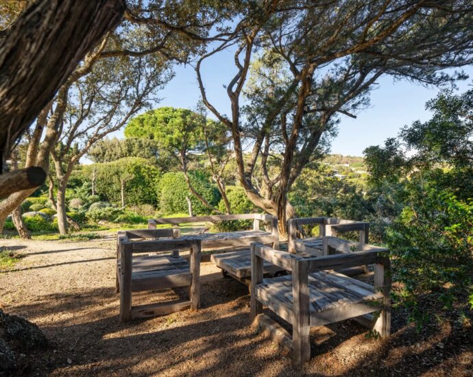 Exclusivité, Domaine de Cala Rossa, La Testa, Propriété exceptionnelle pied dans l&rsquo;eau, 2 villas, 7 chambres, piscine, plage à pied, vue mer panoramique