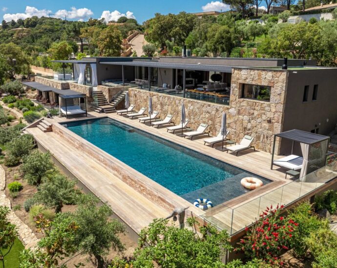 Caramontino, sea-view Hôtel Villa with panoramic views, 7 bedrooms, swimming pool, jacuzzi, fitness room, walking distance to the beach