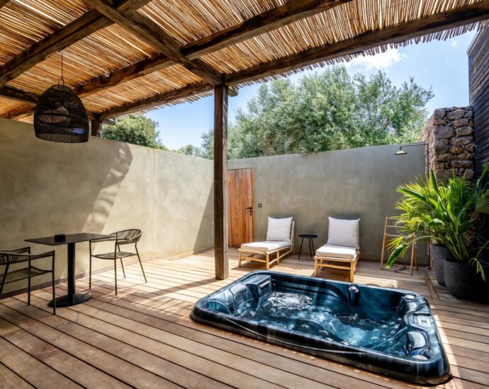 Exclusivité, Bonifacio, hôtel 4 étoiles, 10 suites privatives, piscine