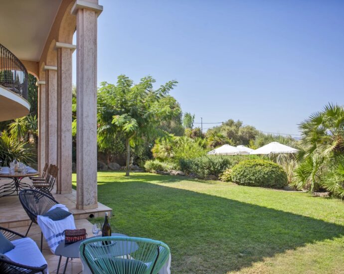 Lumio, Villa 5 chambres, vue mer et montagnes, piscine, proche des plages.