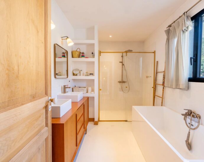 Exclusivité, Sainte-Lucie de Porto-Vecchio, Villa contemporaine, 4 chambres, piscine, aperçu mer, proche plage