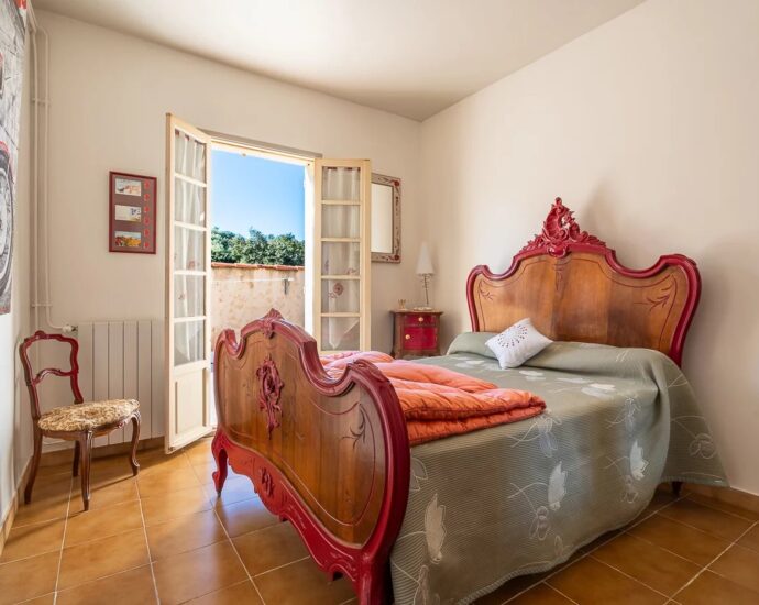 Palasca. Property. 5 Bedrooms. Pool. Panoramic Views of Countryside and Mountains