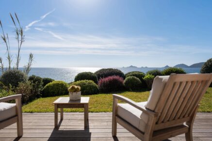 Exclusivité, Ajaccio, Route de Sanguinaires, Propriété  pied dans l&rsquo;eau, 3 chambres, vue  mer panoramique, plage à pied