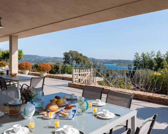 Cala Rossa, Domaine de la Tour, Villa vue mer panoramique, 7 chambres, piscine, plage à pied