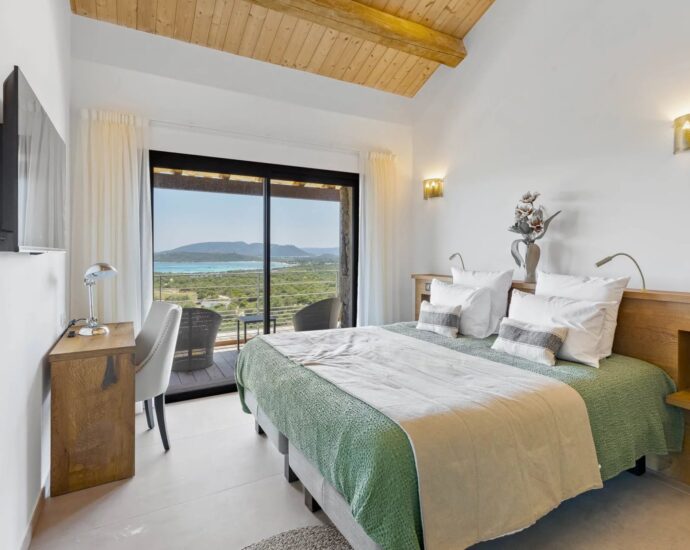 Saint-Cyprien, villa d’architecte, 7 chambres, piscine, vue mer, plage à pied