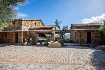 Arasu, villa d’architecte, 7 chambres, piscine, vue mer, plage à pied