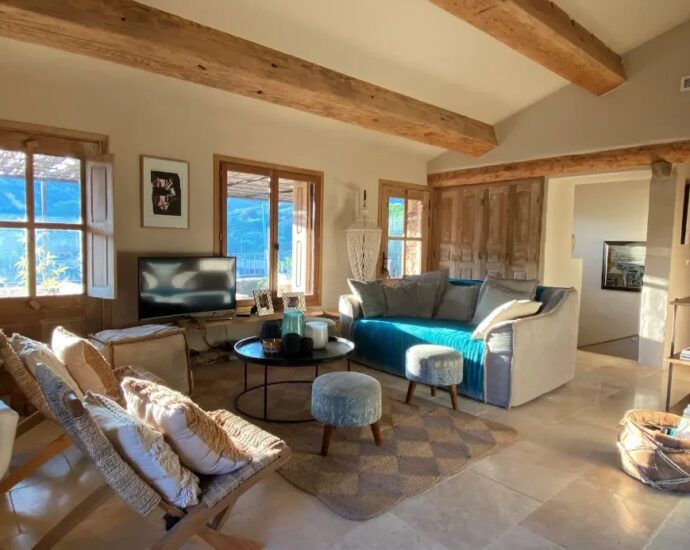 Porto-Vecchio, Piccovaggia, Farmhouse‑style Villa, 4 Bedrooms, Private Estate, Close to the Beach