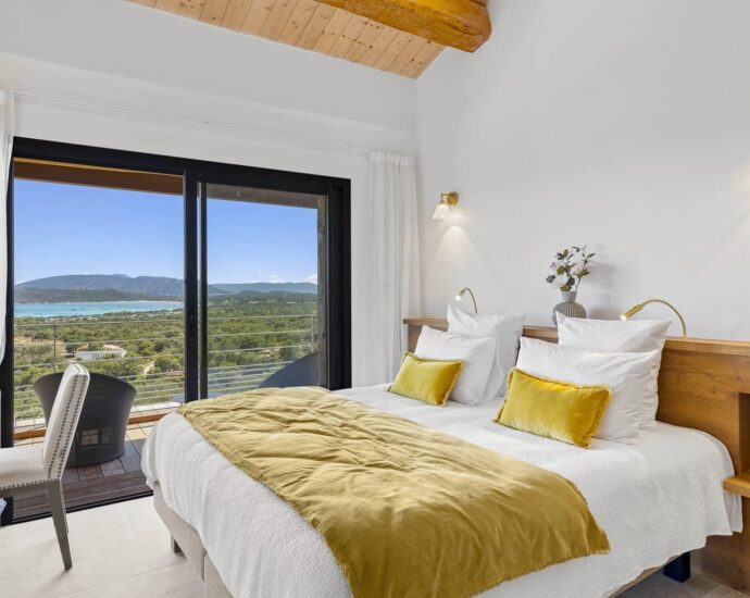 Saint-Cyprien, villa d’architecte, 7 chambres, piscine, vue mer, plage à pied