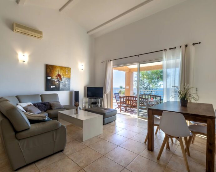 Exclusivité, Corbara, Marine de Davia, villa 4 chambres, piscine, vue mer panoramique, plage à pied