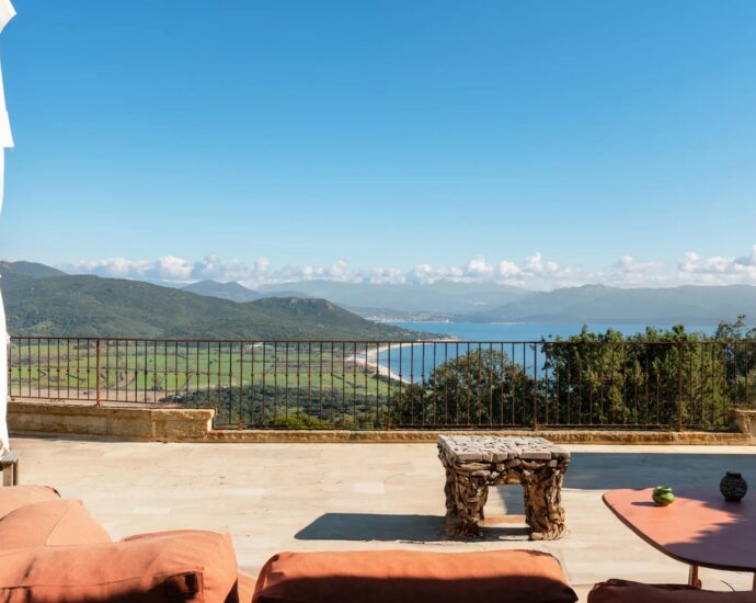 Exclusivité, Valinco, Villa d&rsquo;architecte, 7 chambres, Piscine, Vue mer panoramique, Proche plages