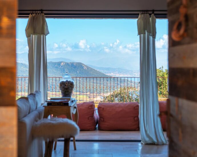 Exclusivité, Valinco, Villa d&rsquo;architecte, 7 chambres, Piscine, Vue mer panoramique, Proche plages