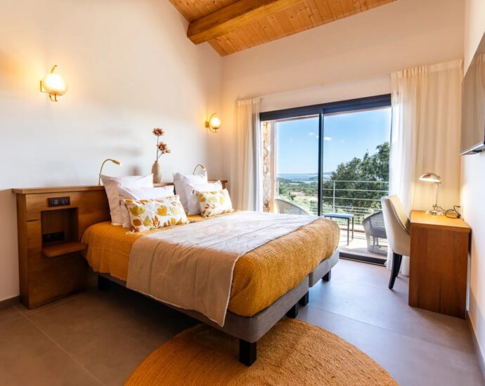 Arasu, villa d’architecte, 7 chambres, piscine, vue mer, plage à pied