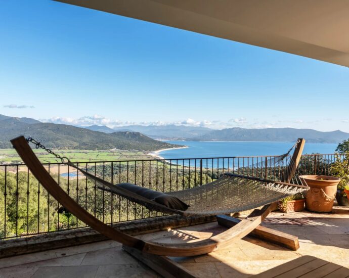 Exclusivité, Valinco, Villa d&rsquo;architecte, 7 chambres, Piscine, Vue mer panoramique, Proche plages