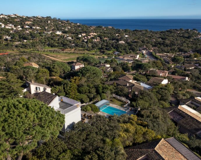 Santa Giulia, Villa, 4 bedrooms, Swimming pool, Sea view, Walking distance to the beach