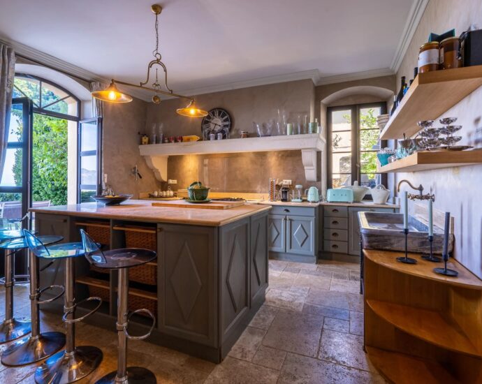 Oletta, 7 bedroom villa, Maison de Maître, one outbuilding, heated pool, close to beaches