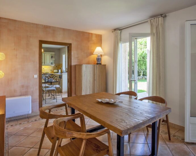 Lumio, Villa 5 chambres, vue mer et montagnes, piscine, proche des plages.