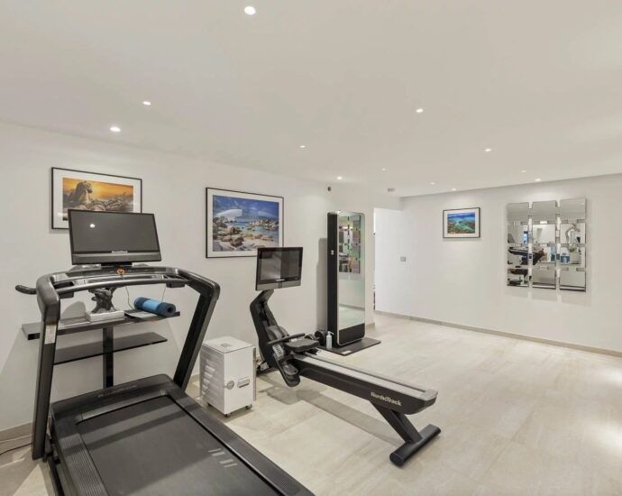 Favone, villa, panoramic sea view, 7 bedrooms, close to the beach, swimming pool, cinema room, gym, sauna, hammam, arcade room, pétanque court