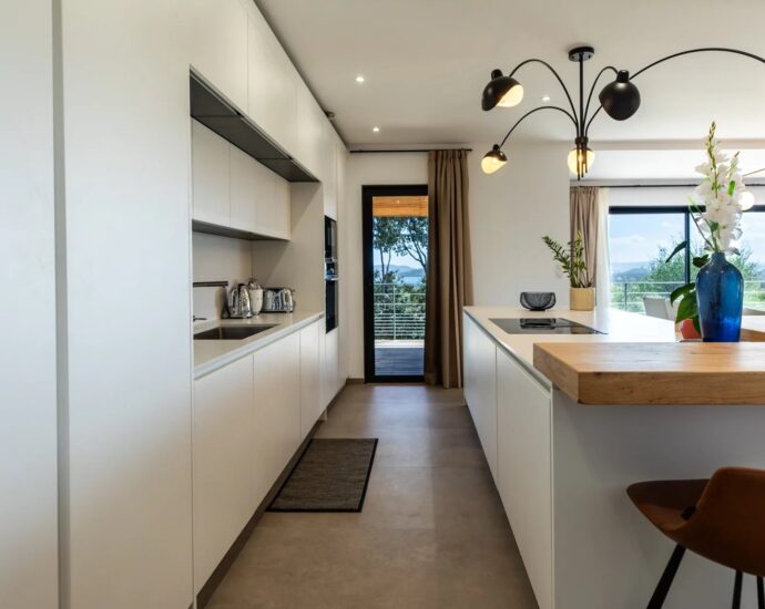 Arasu, villa d’architecte, 7 chambres, piscine, vue mer, plage à pied