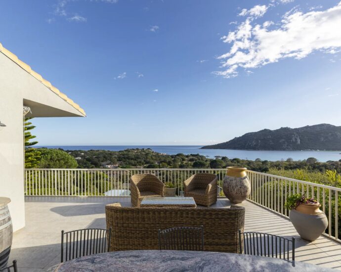 Santa Giulia, Villa, 4 bedrooms, Swimming pool, Sea view, Walking distance to the beach