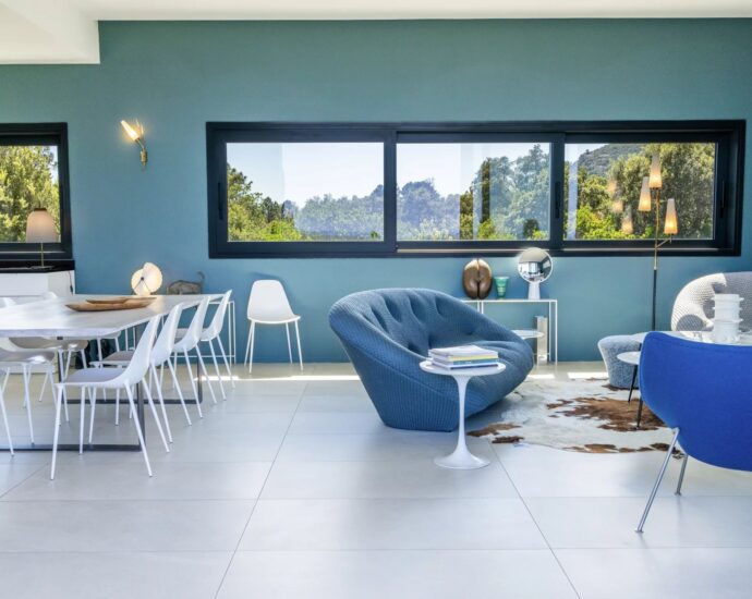 Pinarello, Contemporary 5-Bedroom Villa with Pool and Sea View, Nestled in the Heart of the Maquis