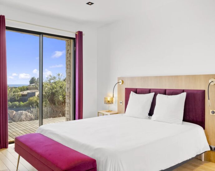 Porto-Vecchio, Palombaggia, Villa vue mer panoramique, 7 chambres, salle de sport, piscine chauffée, plage à pieds