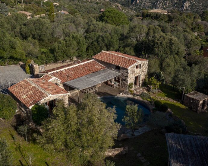 Porto-Vecchio, Palombaggia, Villa d’architecte en pierre avec dépendance, vue mer panoramique et 2 piscines, proche plages
