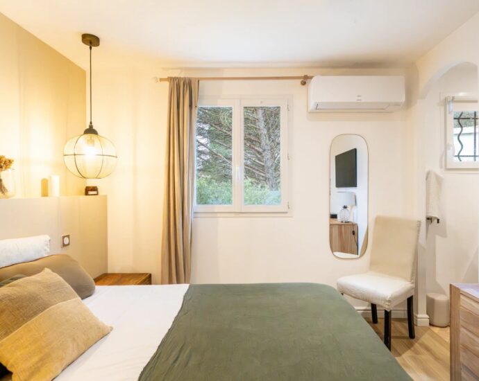 Porto-Vecchio, Villa plain-pied, 4 chambres, proche plage Palombagia, piscine