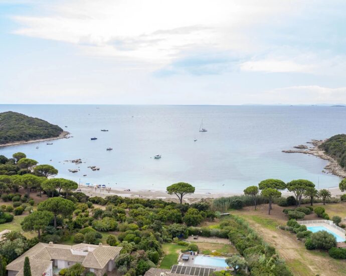 Capicciola, villa 5 chambres, piscine, vue mer, plage à pied