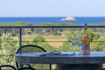 Pinarello, Contemporary 5-Bedroom Villa with Pool and Sea View, Nestled in the Heart of the Maquis