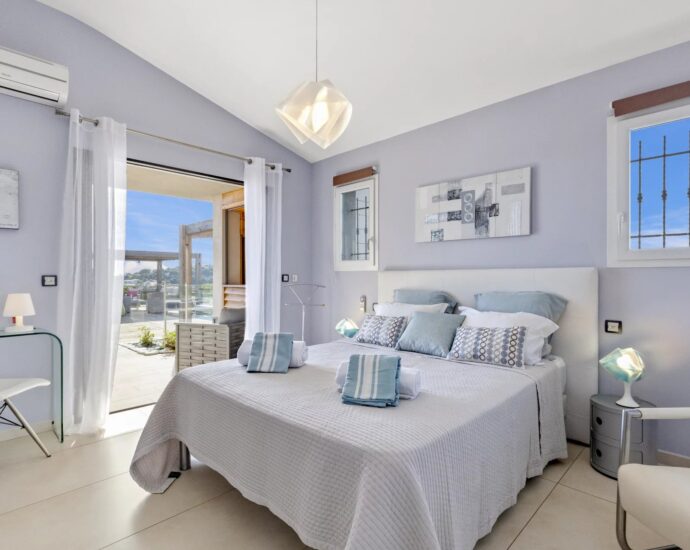 Porto vecchio, Palombaggia, villa 5 chambres, vue mer, piscine et proche plage