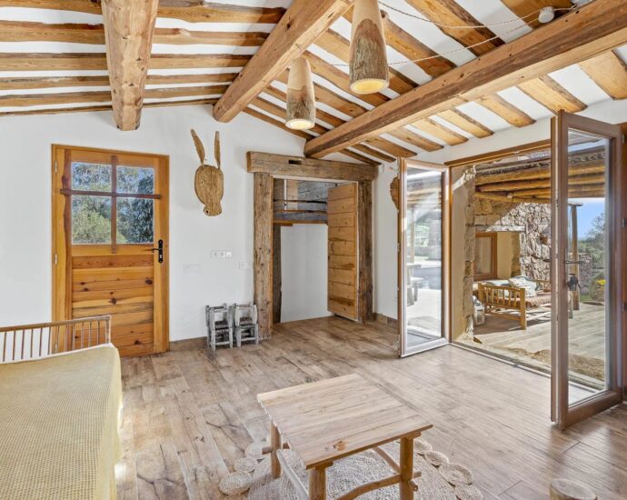 Porto-Vecchio, Palombaggia, Villa d’architecte en pierre avec dépendance, vue mer panoramique et 2 piscines, proche plages