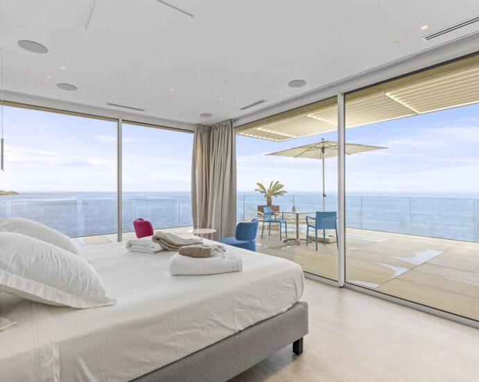 Favone, villa, panoramic sea view, 7 bedrooms, close to the beach, swimming pool, cinema room, gym, sauna, hammam, arcade room, pétanque court