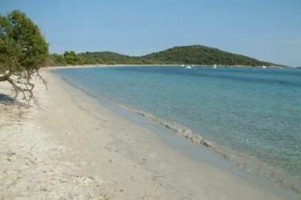 Arasu , Terrain à bâtir d&rsquo;environ 2 499 m&sup2; avec permis de construire et plage à pied