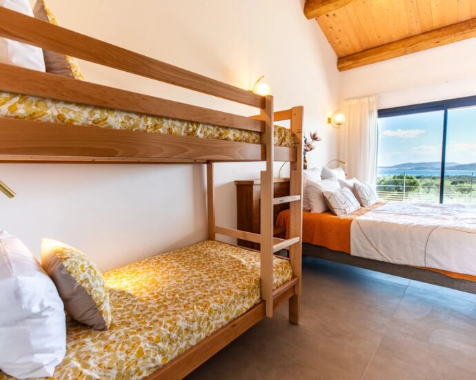 Arasu, villa d’architecte, 7 chambres, piscine, vue mer, plage à pied