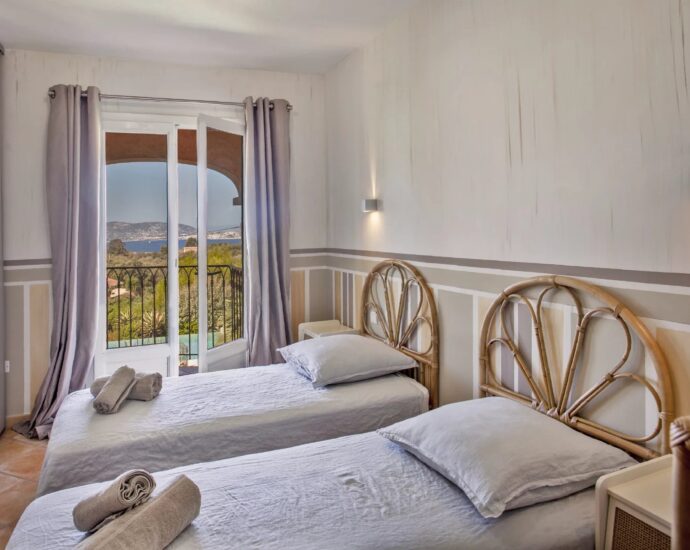 Lumio, Villa 5 chambres, vue mer et montagnes, piscine, proche des plages.