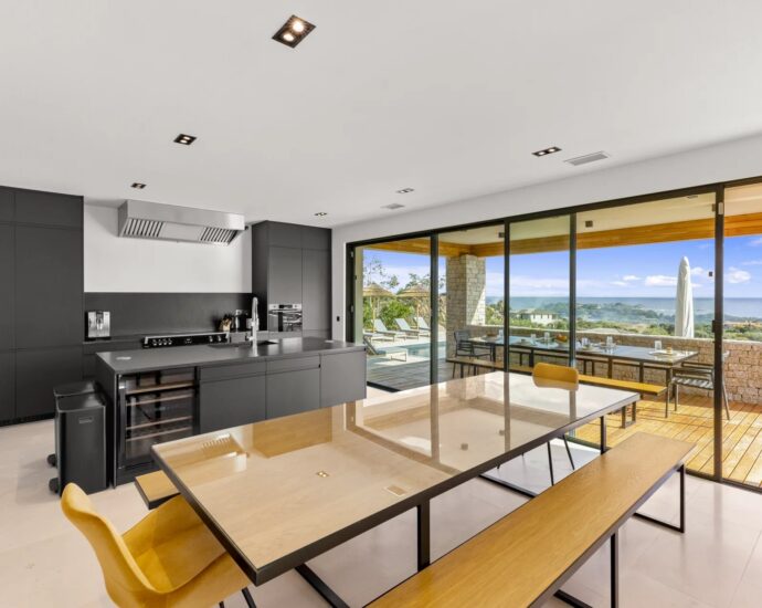 Porto-Vecchio, Palombaggia, Villa vue mer panoramique, 7 chambres, salle de sport, piscine chauffée, plage à pieds