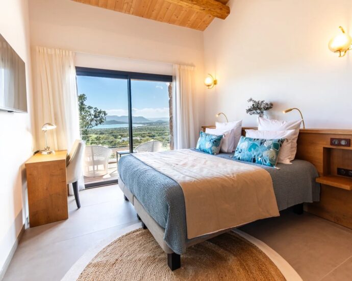 Arasu, villa d’architecte, 7 chambres, piscine, vue mer, plage à pied