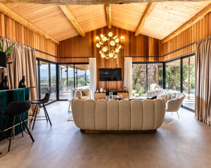 Arasu, villa d’architecte, 7 chambres, piscine, vue mer, plage à pied